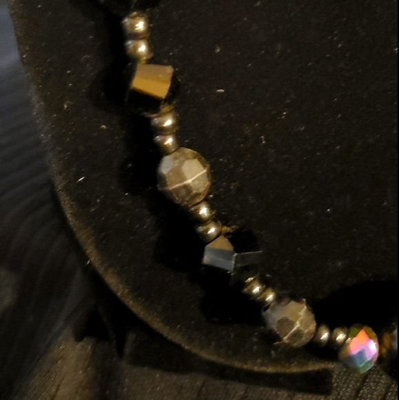 Black beaded necklace - Picture 3 of 5